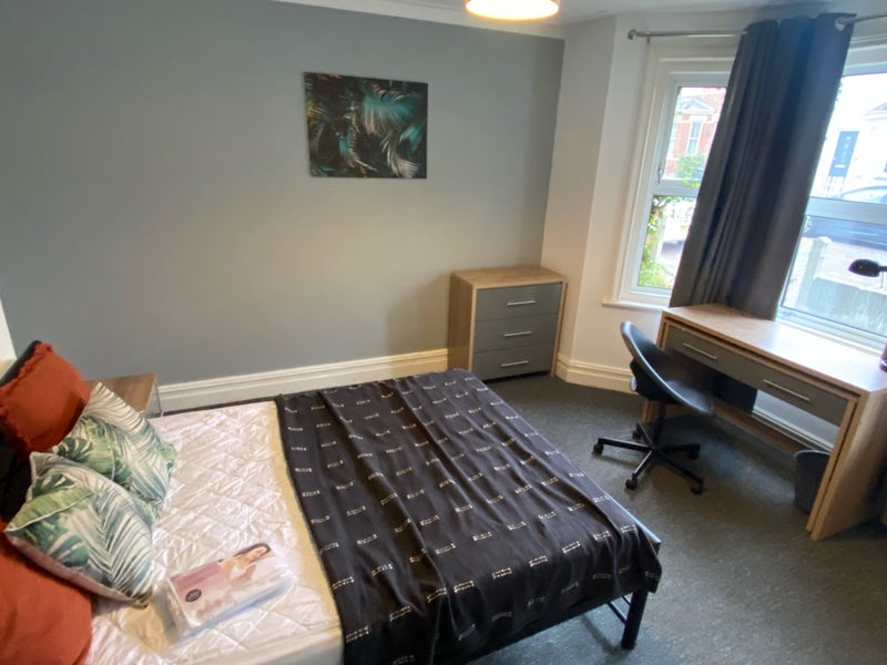 Photo 1: Room 1
