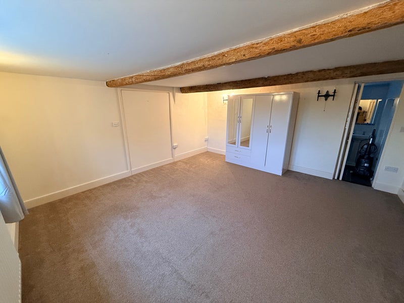 Photo 1: Double bedroom 