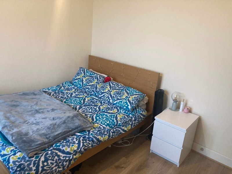 Photo 1: Bedroom