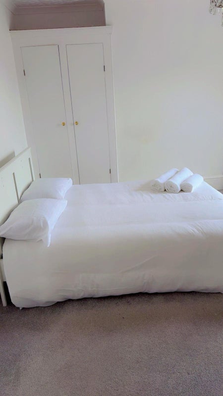 Photo 1: Bedroom