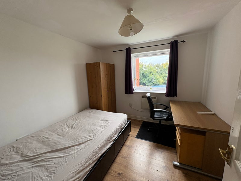 Photo 1: bedroom
