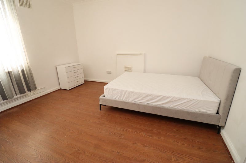 Photo 1: Room 1: £230 per week - Double room for single use - £996 per month