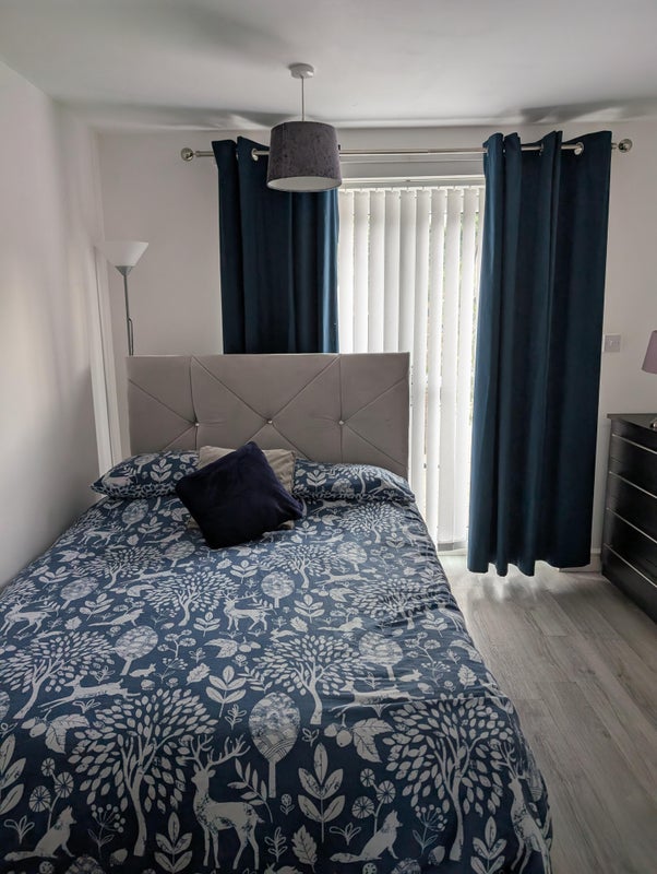 Photo 1: Bedroom 