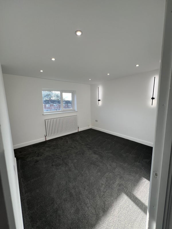 Photo 1: Room 1