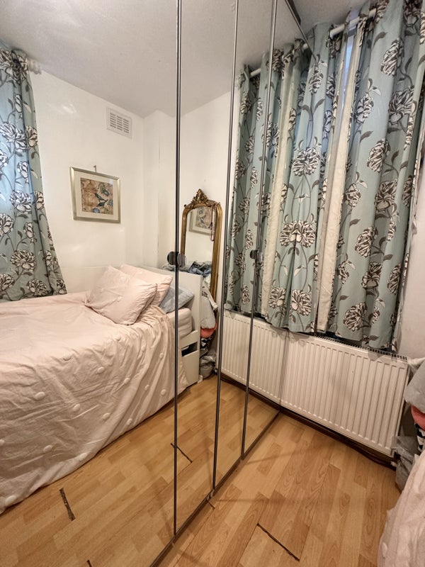 Photo 1: Single room for rent with wardrobe space 