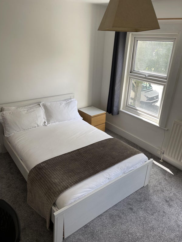 Photo 1: Fully furnished Light Large Double Room £800 PCM excl. bills