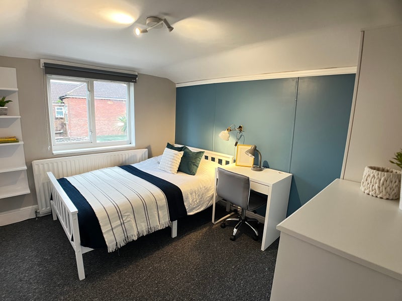 Photo 1: Room 2 @ £595 pcm - Available from 30 Oct 2025