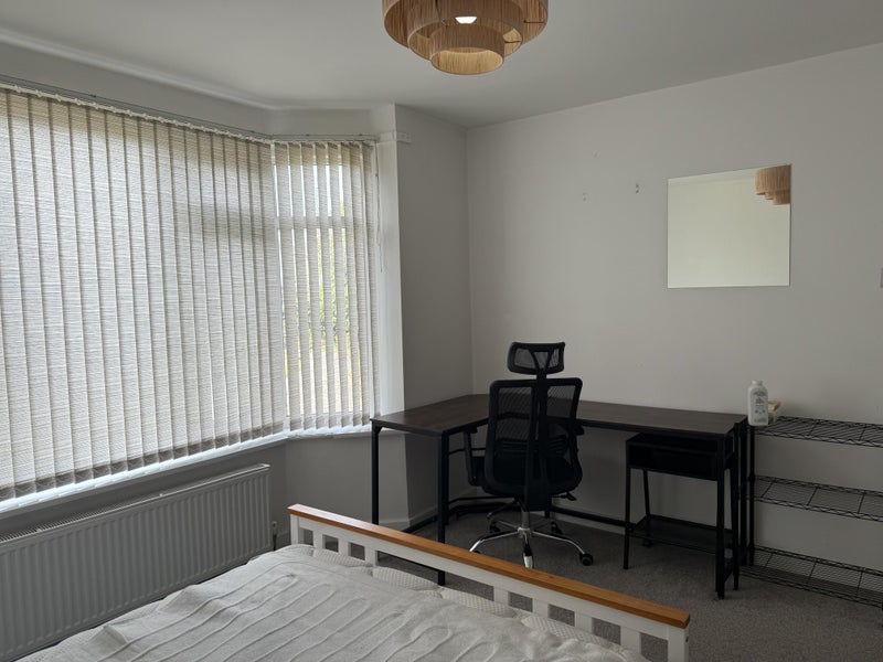 Photo 1: Bedroom 1