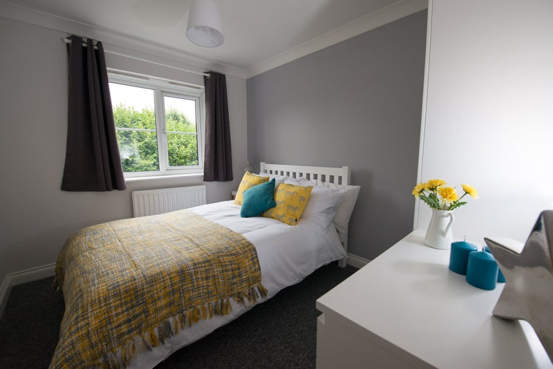 Photo 1: Room 3 @ £725pcm