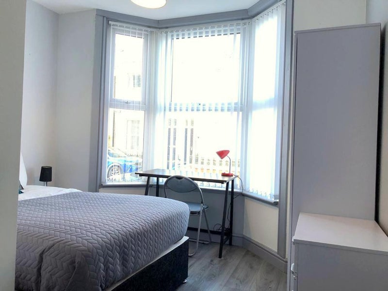 Photo 1: Room 1