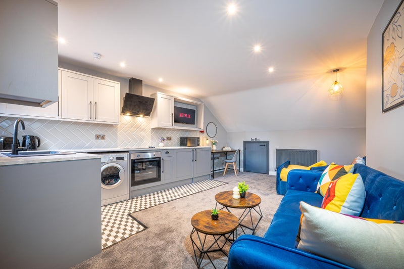 Photo 1: Kitchenette