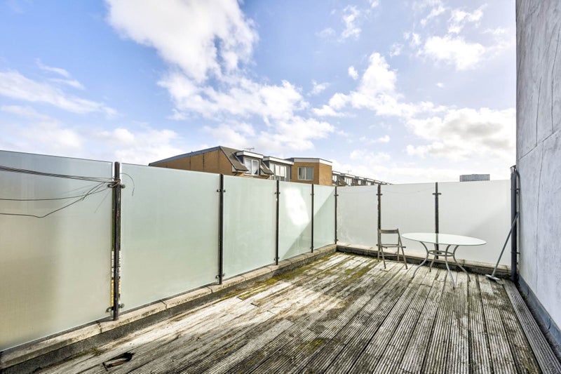 Photo 1: BALCONY