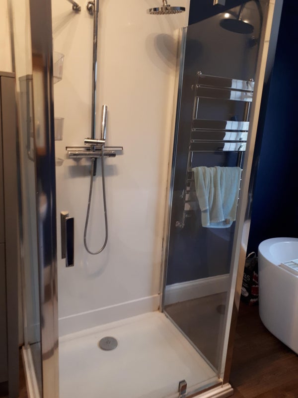 Photo 1: Large shower cubicle