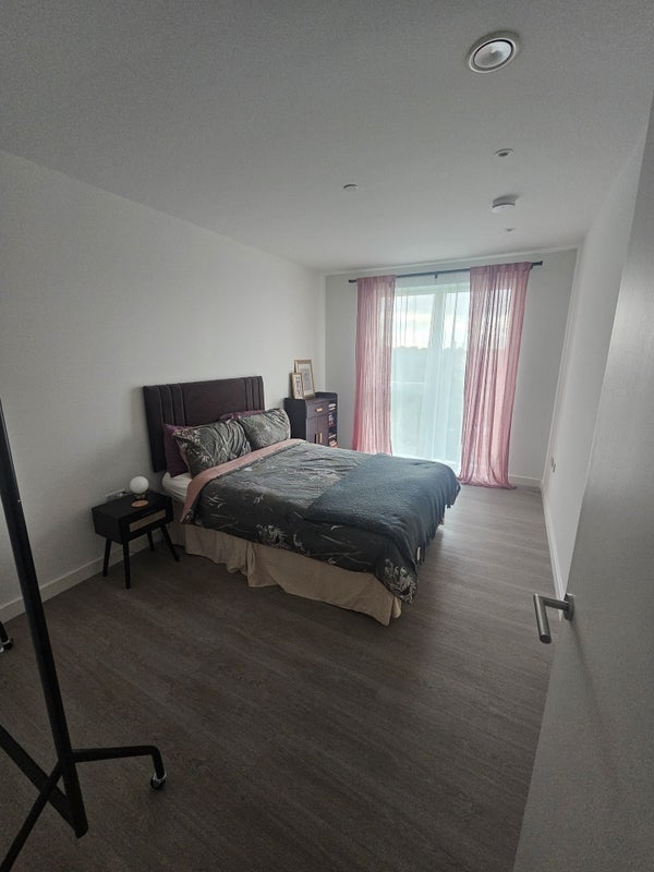 Photo 1: Bedroom