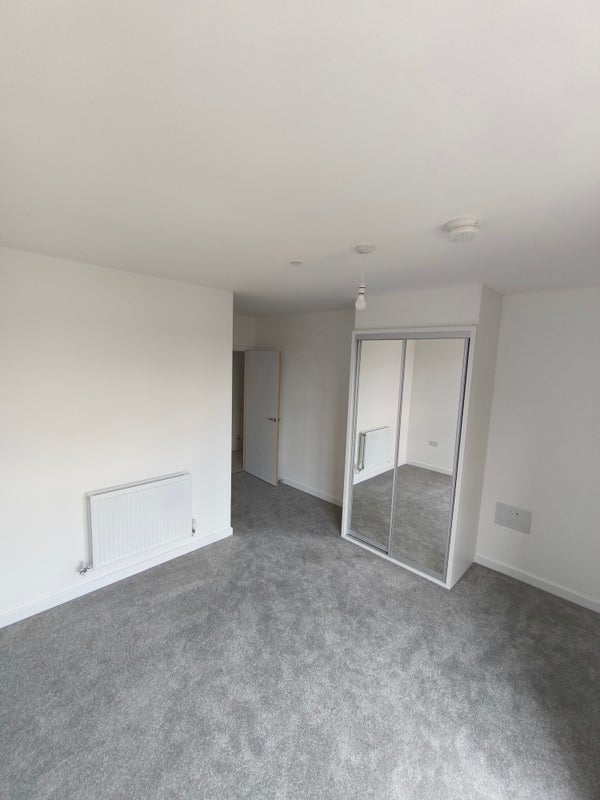 Photo 1: Double room (pre-furnishing)
