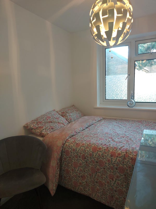 Photo 1: Bedroom