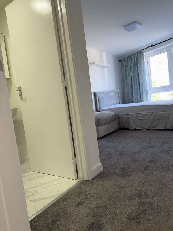 Photo 1: Double bedroom with ensuite 