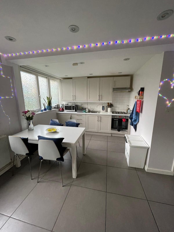Photo 1: Kitchen-Diner