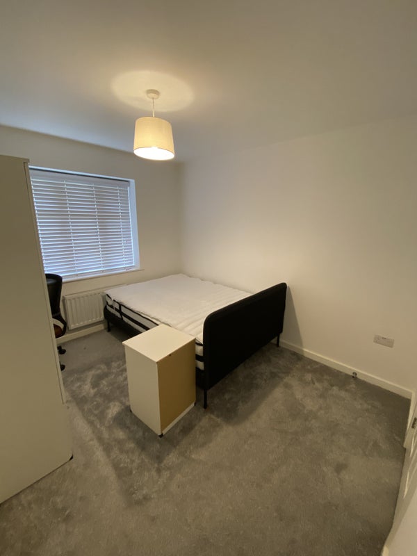 Photo 1: Bedroom