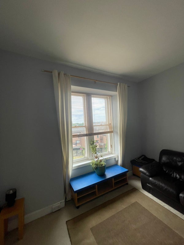 Photo 1: Lounge