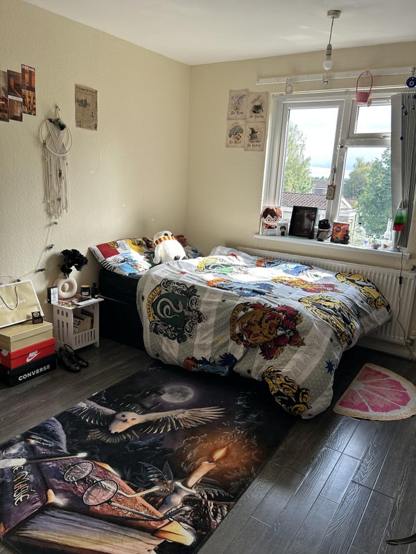 Photo 1: Room 1