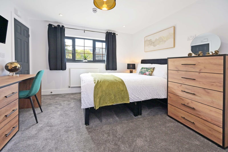 Photo 1: Bedroom 4