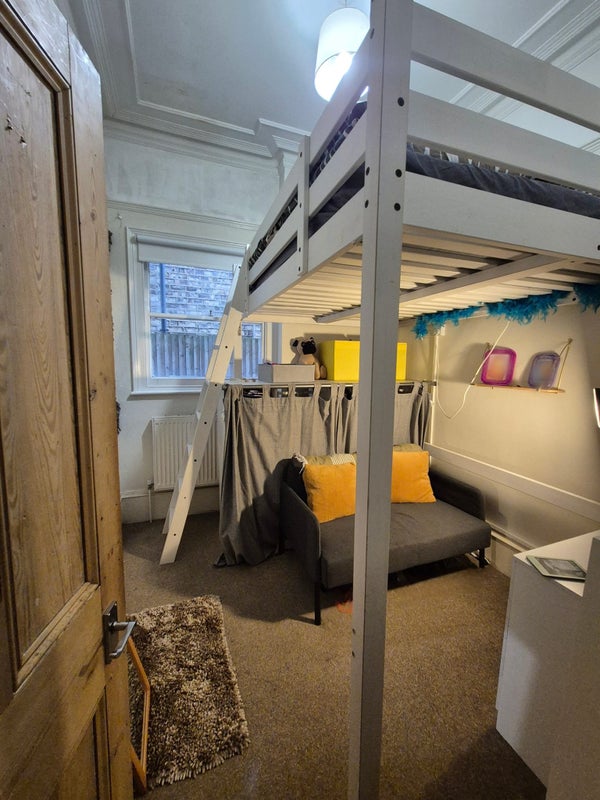 Photo 1: room - pic 1