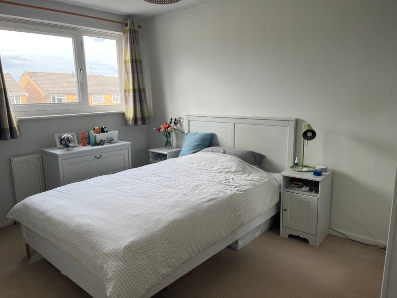 Photo 1: Double bedroom