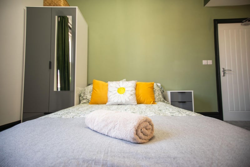 Photo 1: Regular Bedroom