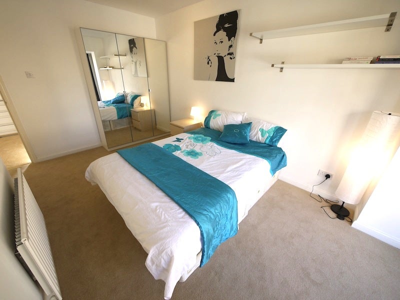 Photo 1: Large Double Ensuite Room 