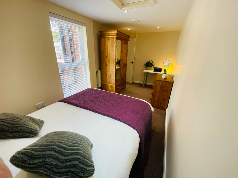 Photo 1: Room 1