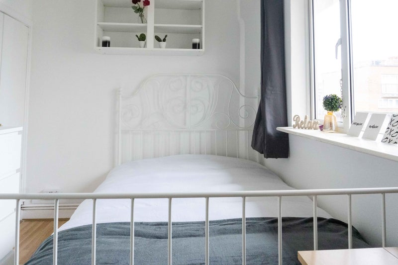 Photo 1: Double Room (£1050)