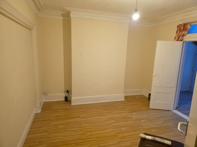 Photo 1: Lounge