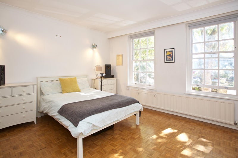 Photo 1: Bedroom 2