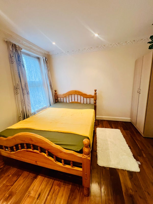 Photo 1: Double Room (£820) - Available Now