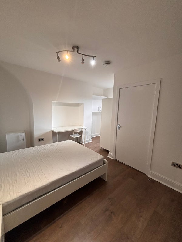Photo 1: Bedroom 7