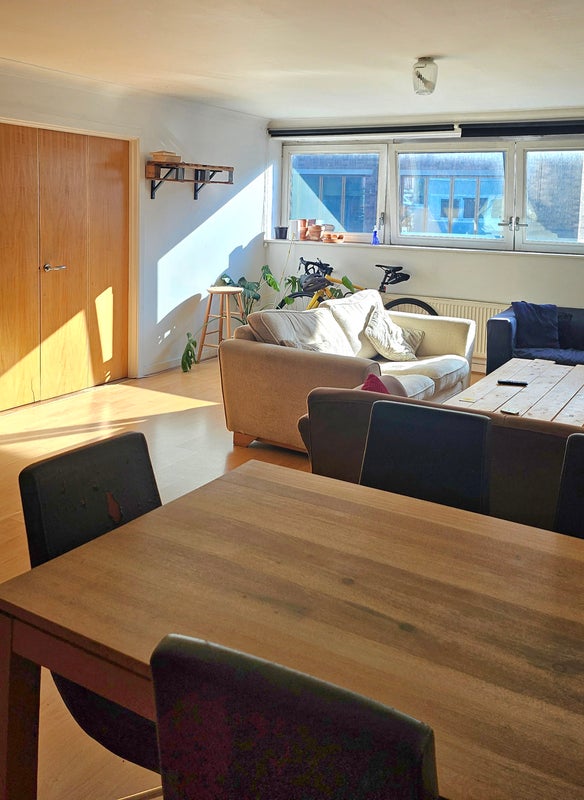 Photo 1: 8 person dinning table