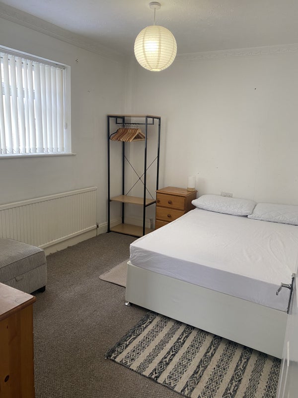 Photo 1: Bedroom 