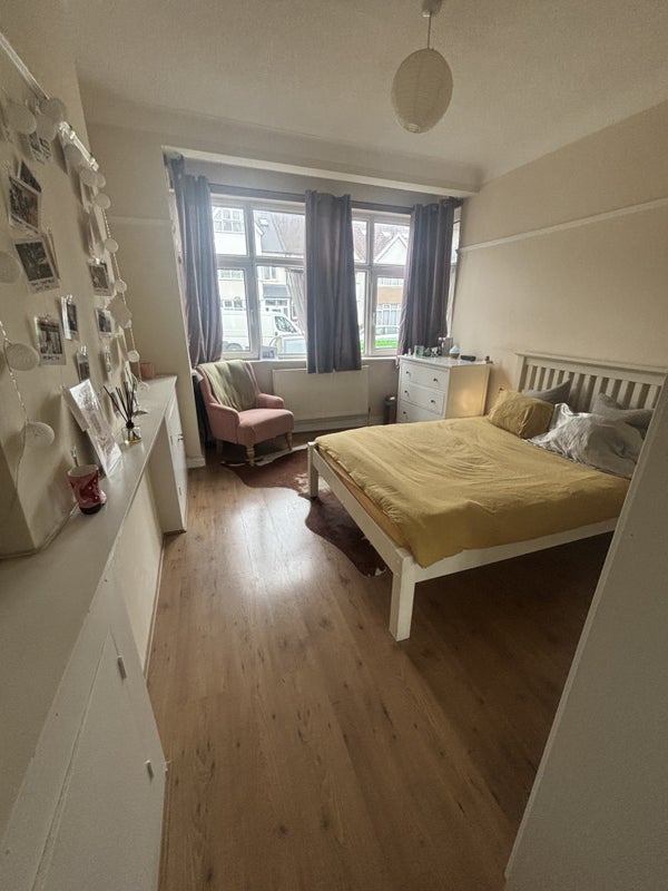 Photo 1: Bedroom