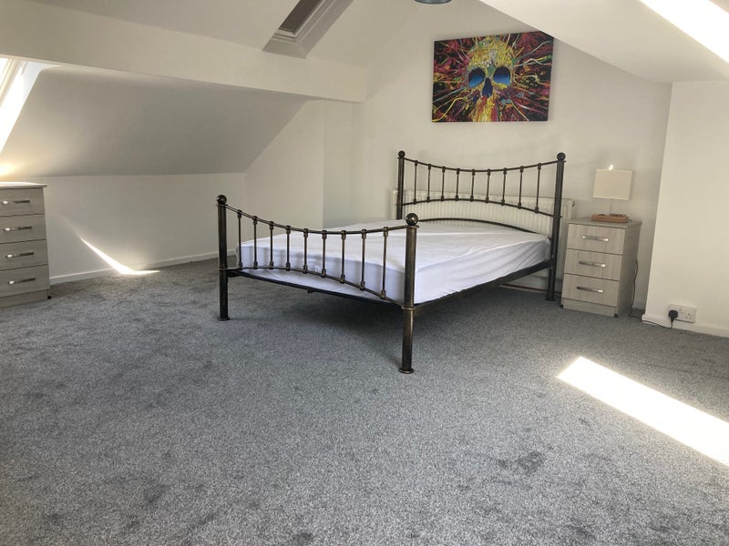 Photo 1: Room 1