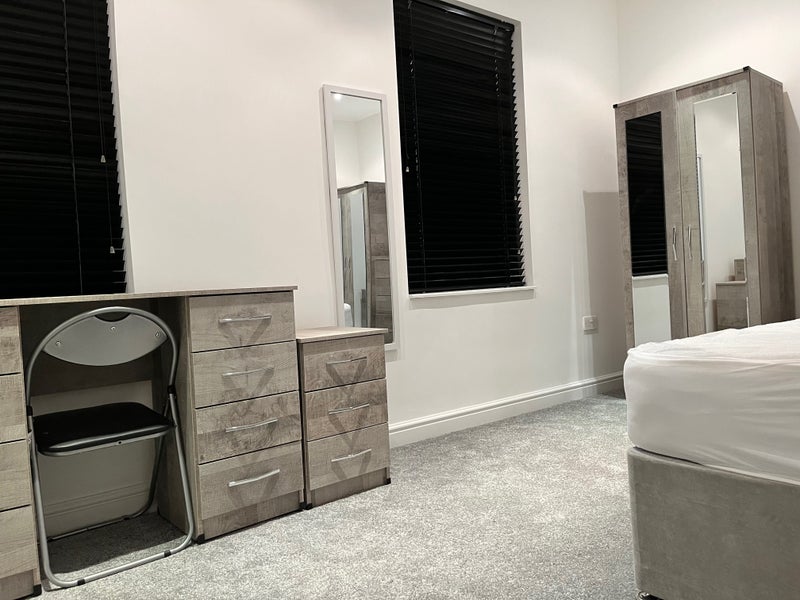 Photo 1: Room 2