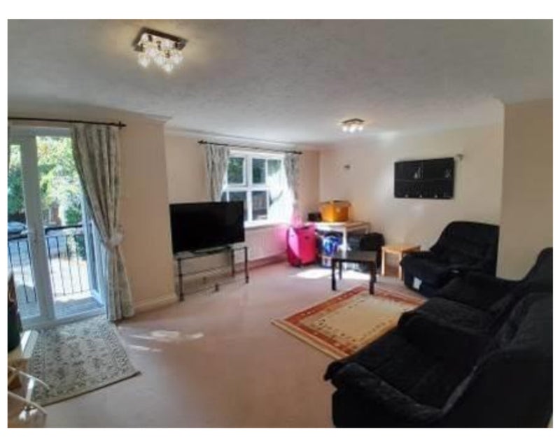 Photo 1: Living room