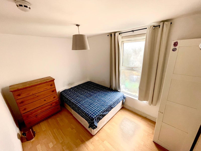 Photo 1: room 4  