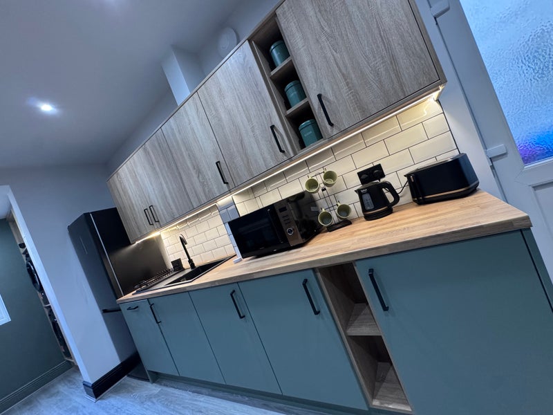 Photo 1: Fully Fitted Kitchen