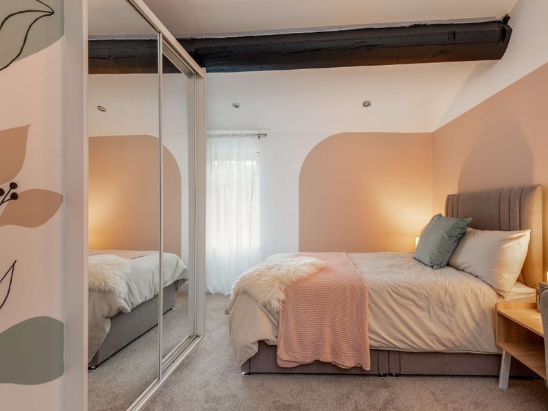 Photo 1: Bedroom 7