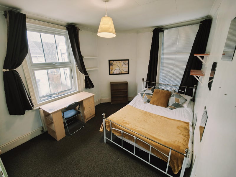 Photo 1: Double room 4 - £165pw/£715pcm