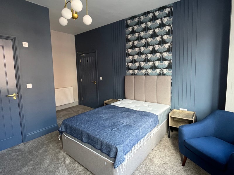 Photo 1: Bedroom 1