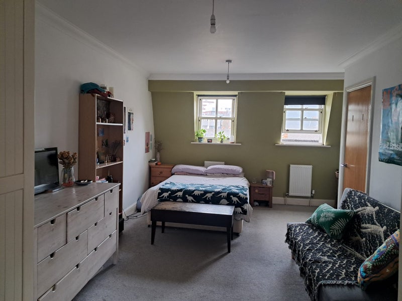 Photo 1: Large bedroom