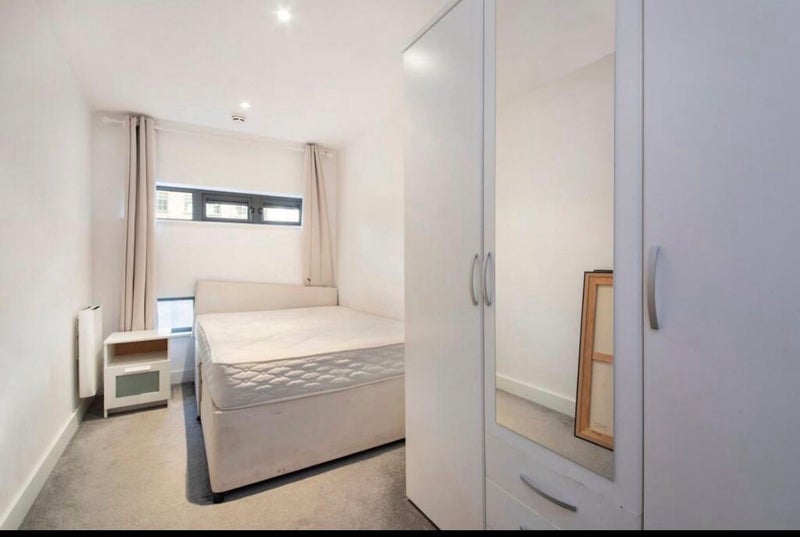 Photo 1: Bedroom