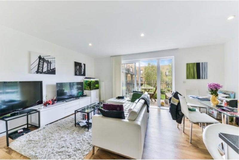 Photo 1: Living Area